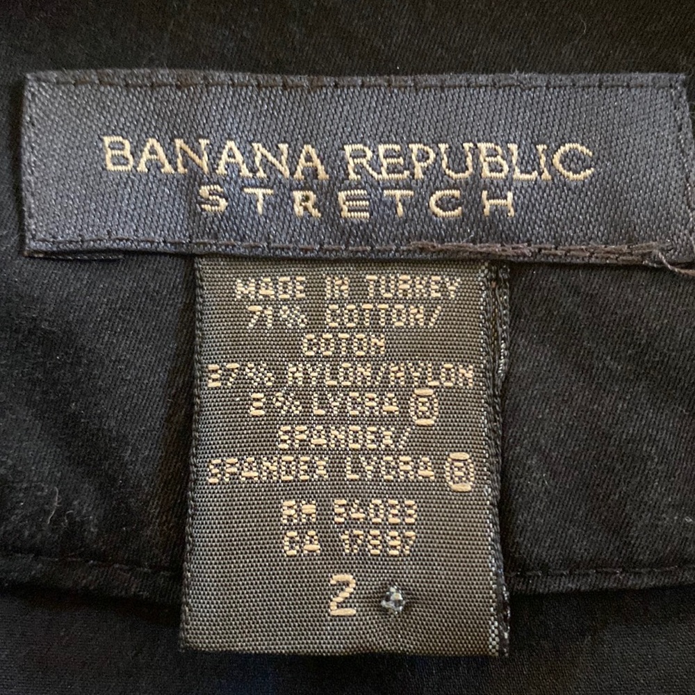 Banana Republic size 2 pencil skirt. Black